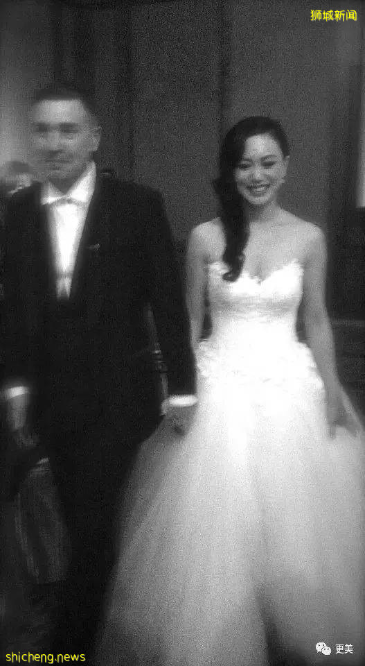 新加坡童年女神隐婚10年，41岁嫁富豪老公，50岁美成了天仙