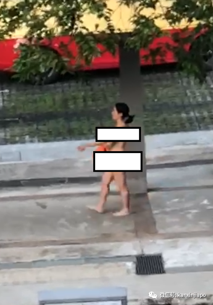 春光乍泄！女子提着包一丝不挂，在坡岛街上闲逛