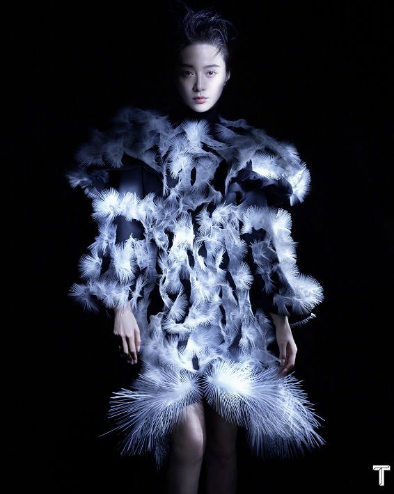 范冰冰登新加坡时尚杂志2020年首刊封面，宣告复出！