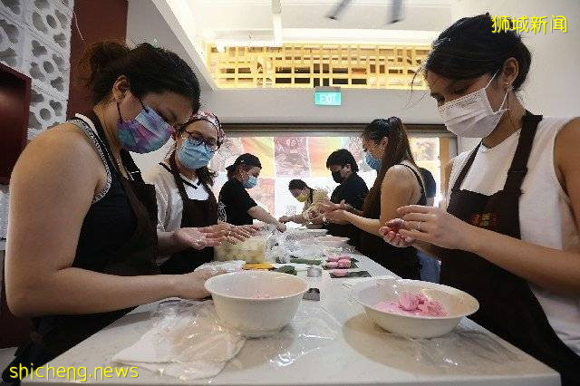 老字号贴潮流 红龟粿也《鱿》了