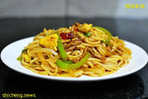 老字号海鲜餐馆🏅️抗疫大放送!螃蟹,小龙虾泡饭粥等特色主食只要S$9🤤螃蟹小龙虾买一送一