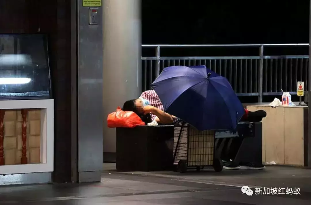 新加坡北部地鐵站出現多名街友　有人有家歸不得有人付不起房租