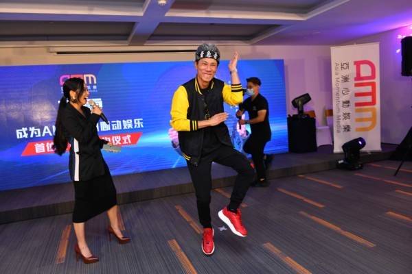 風水輪流轉!王雷終于站C位 送梁志強兩個字xia suay