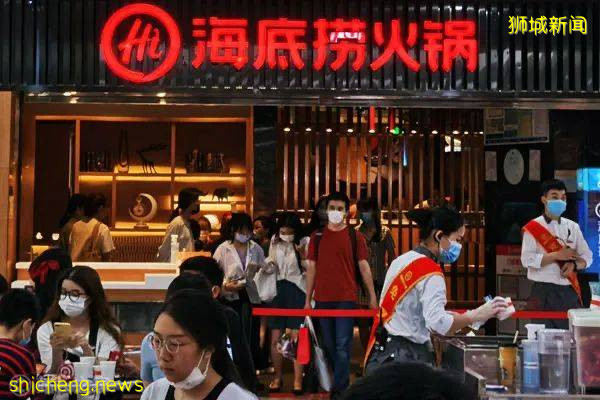 在新加坡海底捞上班,就像被打了鸡血一样
