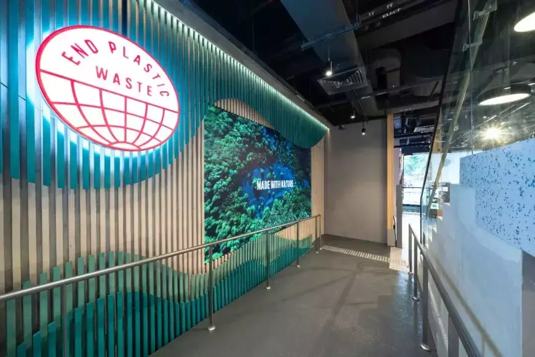 新加坡首间Adidas品牌概念店!三层楼、3D打印T恤,鞋子衣服最全最多