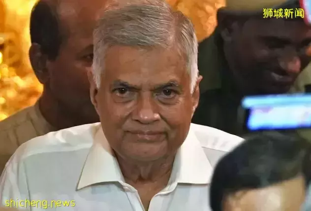 斯裏蘭卡總統搭軍機出逃後，抵達新加坡