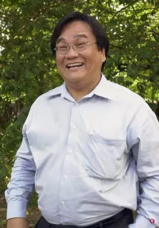 暴瘦 口腔現白色條紋 獅城資深藝人 健康亮紅燈