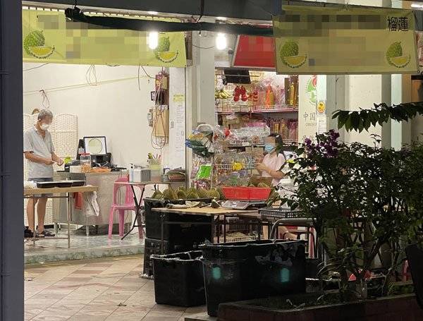 买榴梿试吃被拒 壮汉发飙掀桌