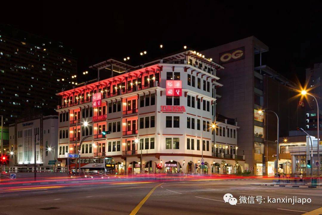 在裕华国货买了一盒鱼尾狮巧克力,回到家打开一看发霉了