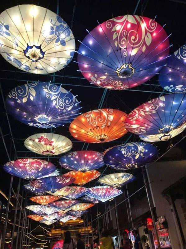 新加坡濱海灣花燈展PK中國周莊中秋燈會，你更pick誰