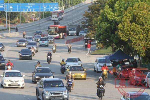 【柔佛人头条】房租调涨 薪金依旧 马劳靠储备金苦撑