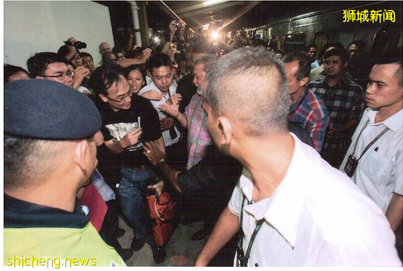 丹绒巴葛火车站迈入历史10年 狮城经理仍保存柔苏丹签名T恤