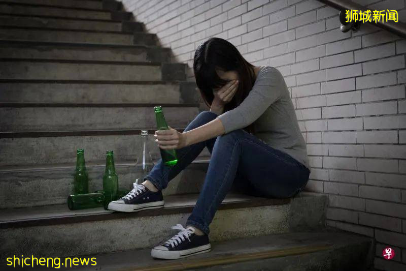 为何越来越多新加坡女性纵酒 也更易对酒精产生依赖