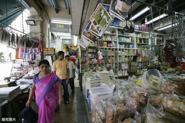 在新加坡生活的印度人,他们爱干净又整洁,街上没有牛和猴子