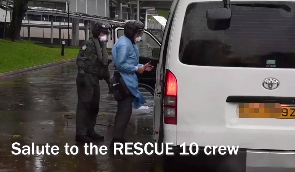 新加坡空軍出動直升機，爲了從遊輪上救人