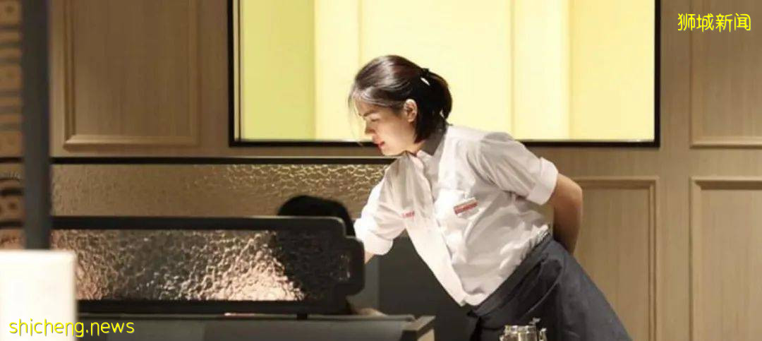 在新加坡海底捞上班,就像被打了鸡血一样