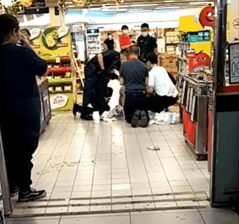 新加坡18歲少年超市砍人!現場視頻曝光,鮮血淋淋觸目驚心