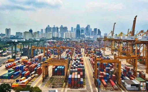 新加坡“打工皇帝”集體降薪,年薪只有918萬新幣了