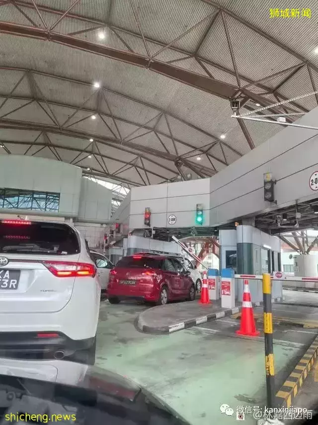 “在新加坡闷了两年,我终于开车回马来西亚探亲咯”