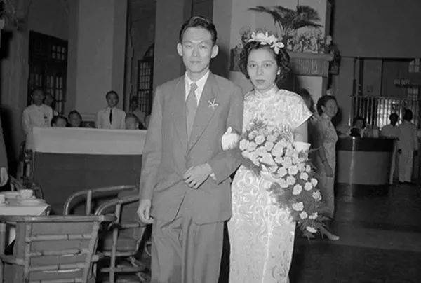 今天零點，李顯龍總理爲她發了一篇文章