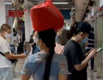 这年头没有个特殊技能都不好意思坐地铁