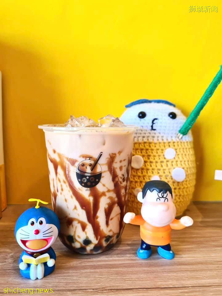 小叮當主題奶茶店“球球 Tea”🧋藍胖子回憶殺駕到⚡30種飲料任選、價格$2起、免費添加珍珠😘