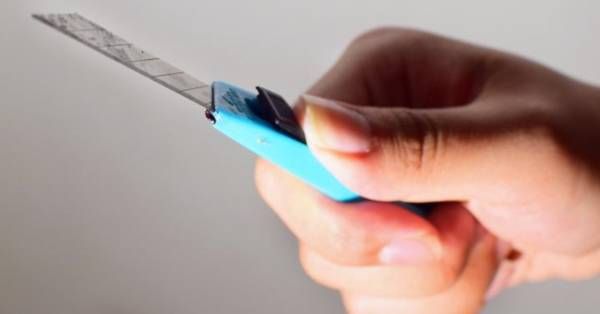 便利店外吐痰起爭執 男子刺傷店員 被判坐牢