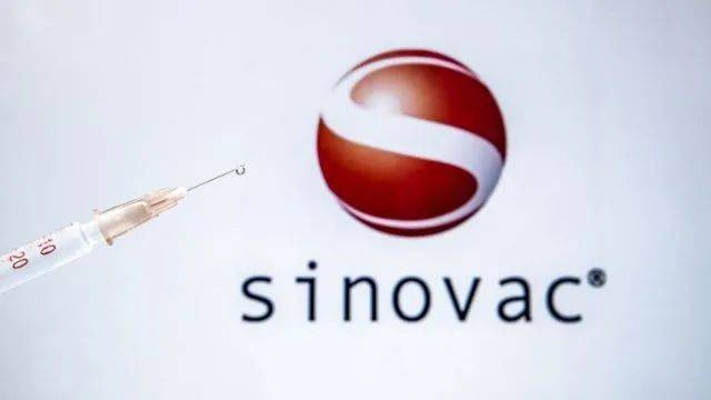 新加坡抗疫组长撸起袖子开打,劝大家不要等“某疫苗”了