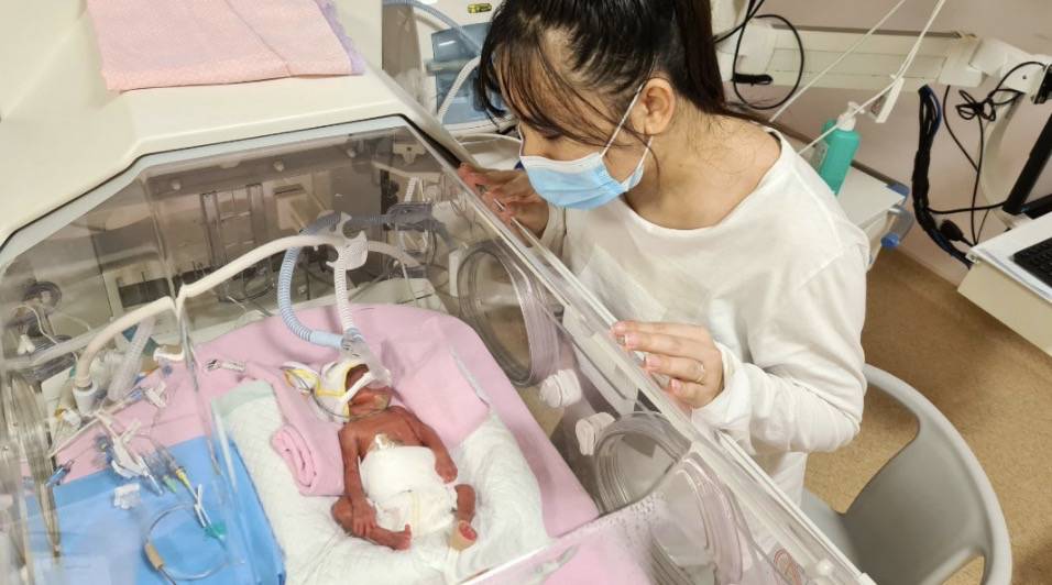 新加坡看病太貴：她的早産兒賬單40萬新幣！女傭病危雇主要花15萬新幣