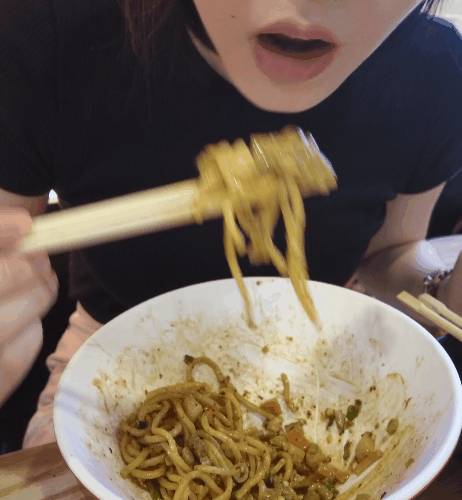 武汉热干面、新疆风味烤串来新加坡了！吃面撸串仅9.9新币，手慢无