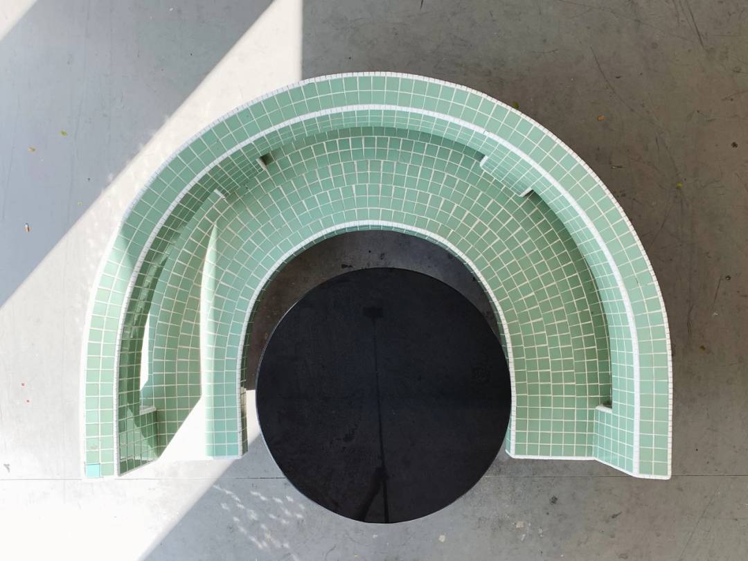 组屋下这些精美造型的桌椅你留意过吗