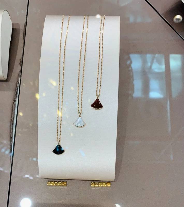 聽說很多人去了樟宜機場免稅區逛街？我們翹班去體驗了一把