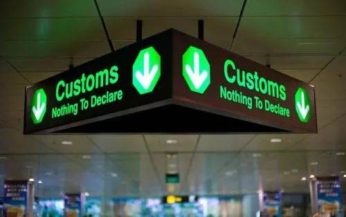 首批遊客從新西蘭和文萊抵達新加坡！這個大學多處有確診者到訪