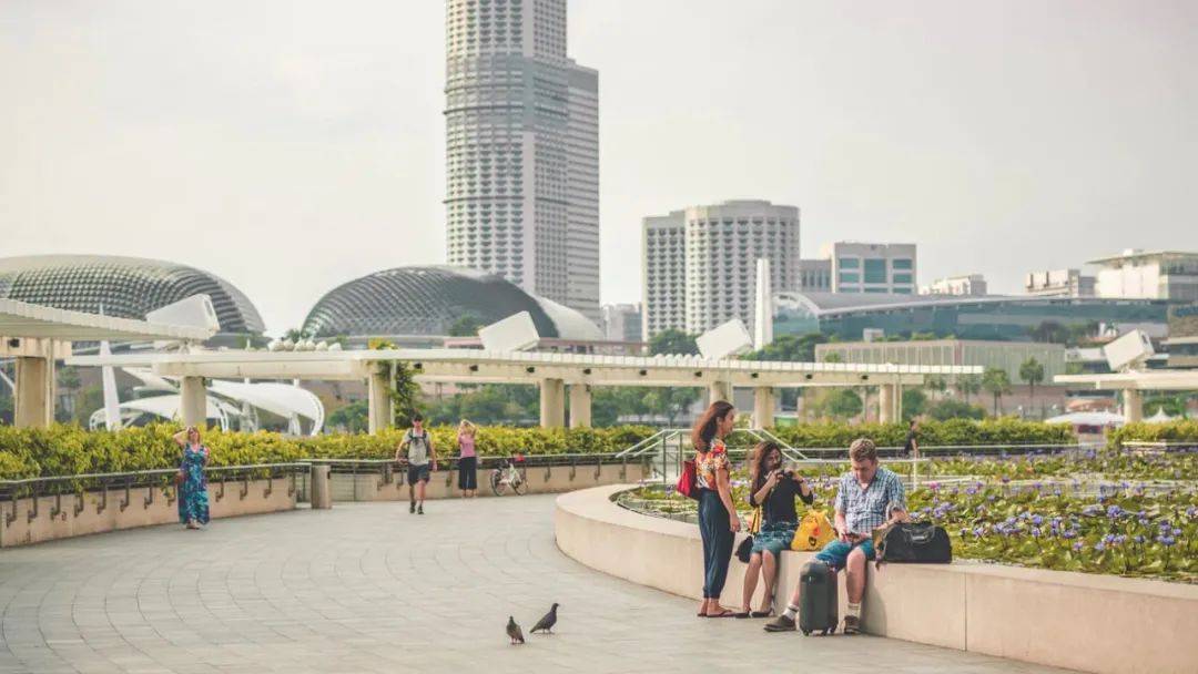 贫苦家庭出身,却在新加坡找到富二代马来族老公