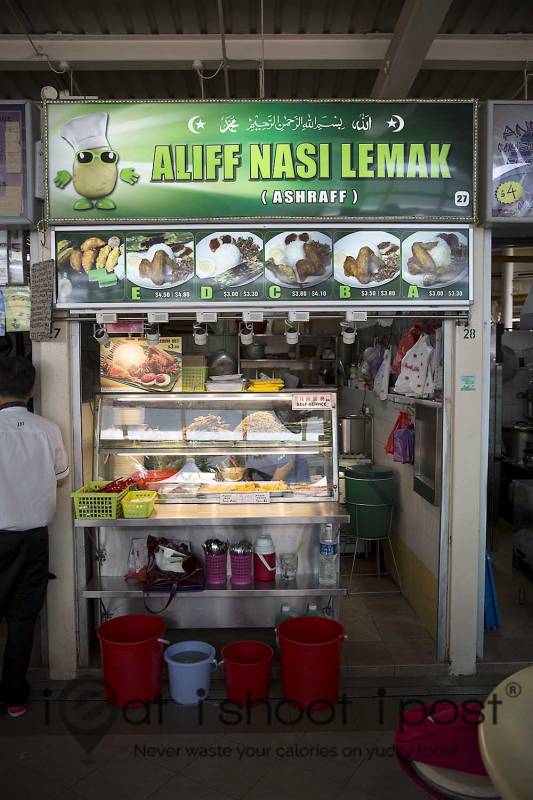 新加坡的平價美食之王，超好吃的Nasi Lemak大盤點