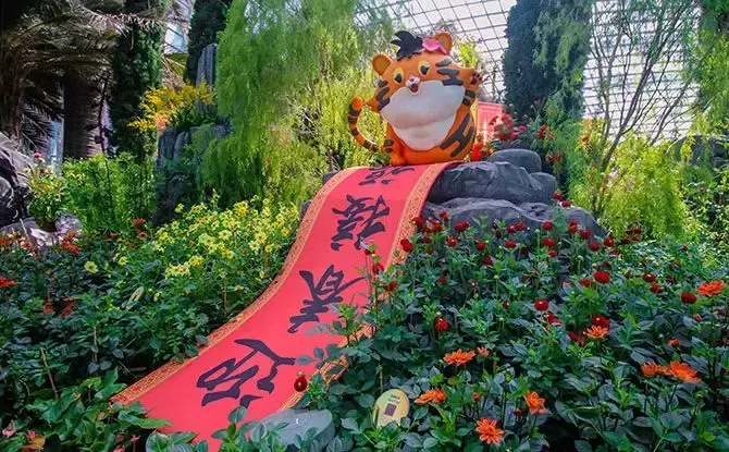 新加坡濱海灣花園新春花展“大麗花之夢”攜手“春到河畔”，熱鬧溫馨年味濃