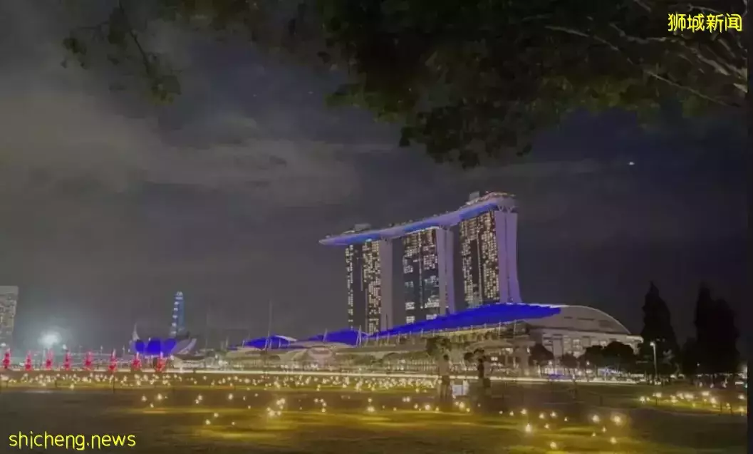 新加坡因疫情停办两年的灯光秀重现，场面疗愈到破防