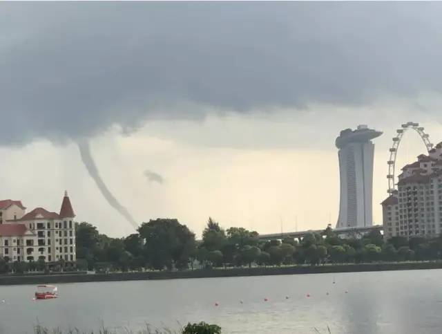 哪吒闹海？新加坡惊现“龙吸水”