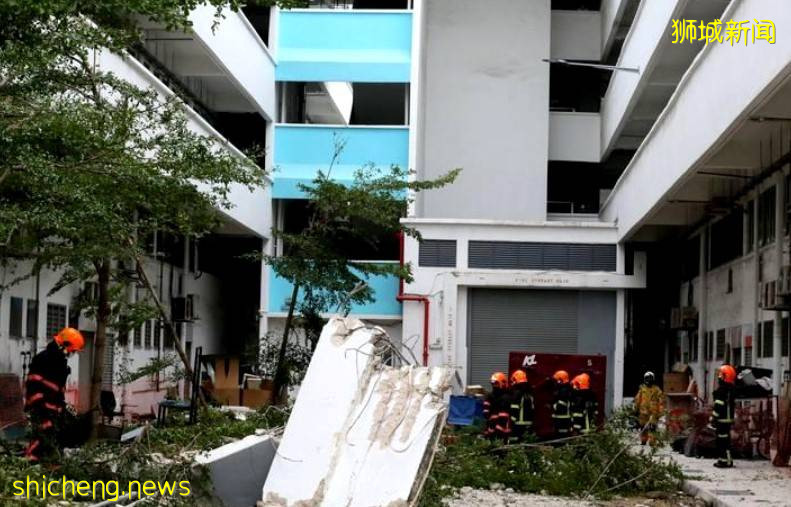工业区屋檐断裂！！从四楼高落下！场面惊人