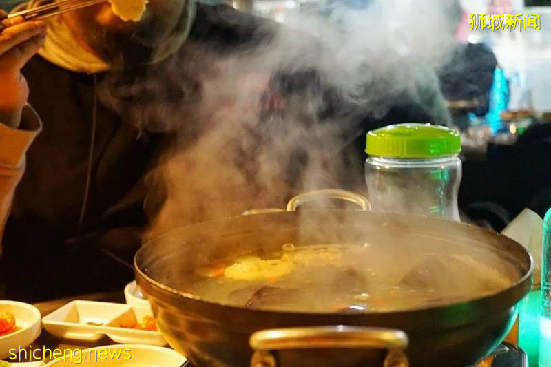 新加坡解封後首個周末,巴刹擠爆,熟悉的“煙火氣”回來了