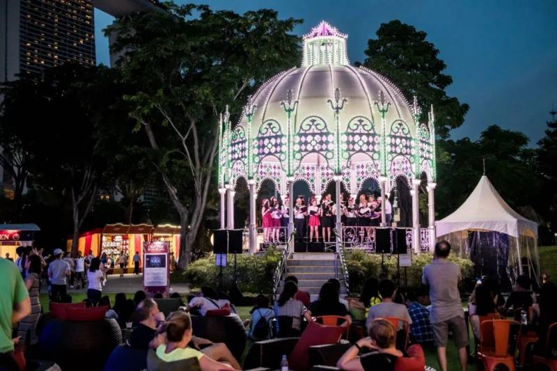 走！带上你的爱人，孩子，家人，狗狗一起去过圣诞节咯