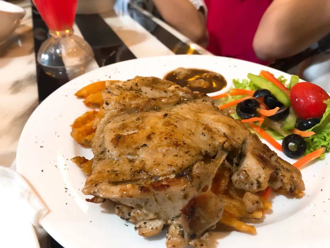 撈魚、釣蝦、蹦床、開挖機、燒烤...這家24小時新加坡農場，太好玩了吧