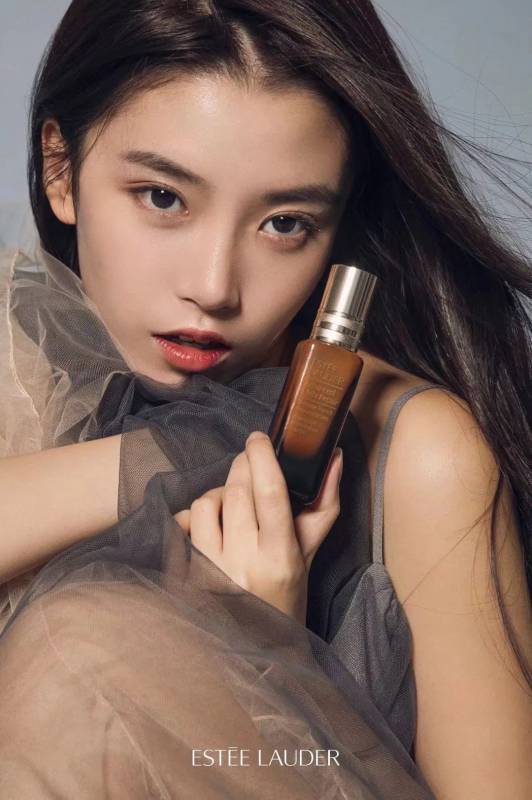 王思聪又上热搜了!点赞网红“不怪男人为她出轨”!网友:跟新加坡女伴真像