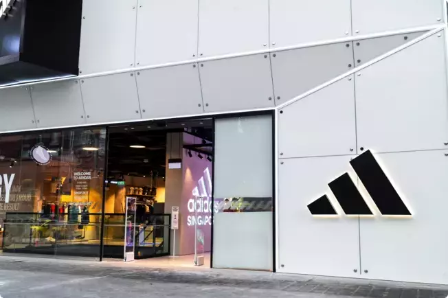 全新加坡最大Adidas开幕, 三层楼高+融合新加坡元素