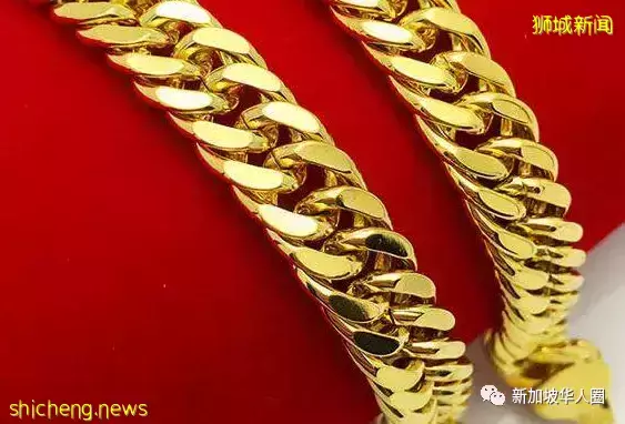 新加坡62岁男子当街抢走3千多新币金项链,恐坐牢7年+鞭刑