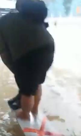 今天,新加坡被大暴雨淹沒了!