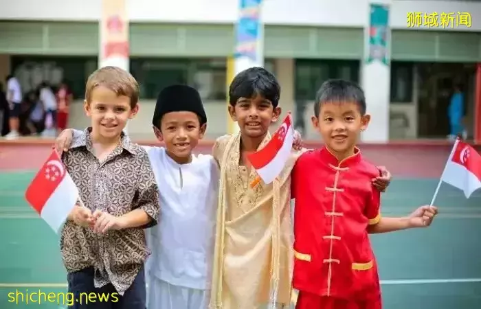 作爲新加坡小學裏的“班長”和“大隊長”，我家兩個女兒每天都要做什麽