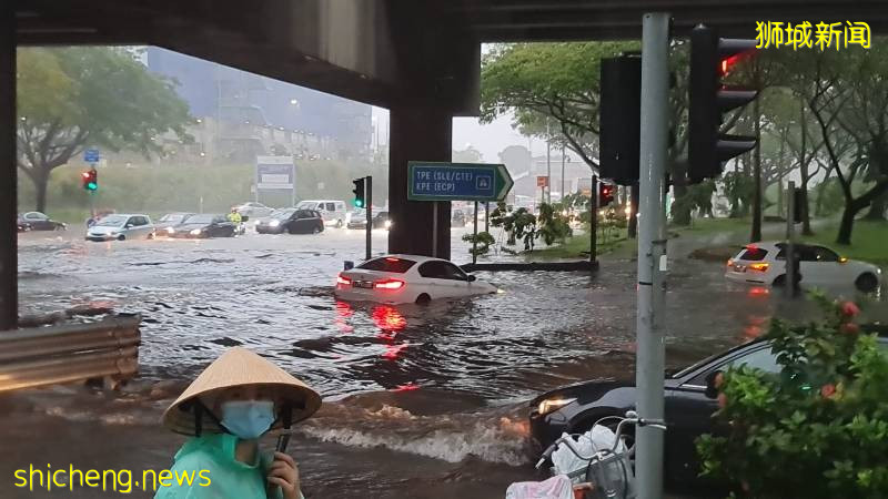 新加坡多處降豪雨 引發突發性淹水風險