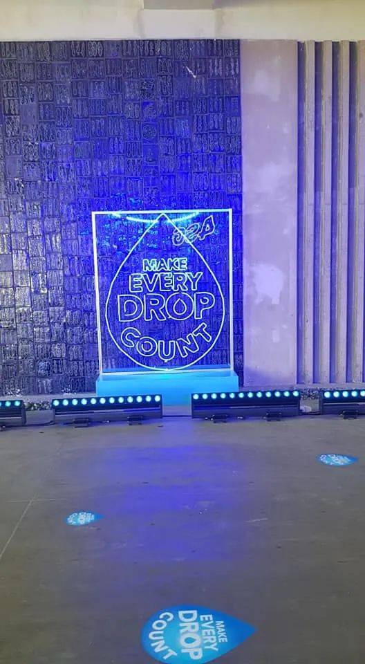 因爲這件事，新加坡變藍了