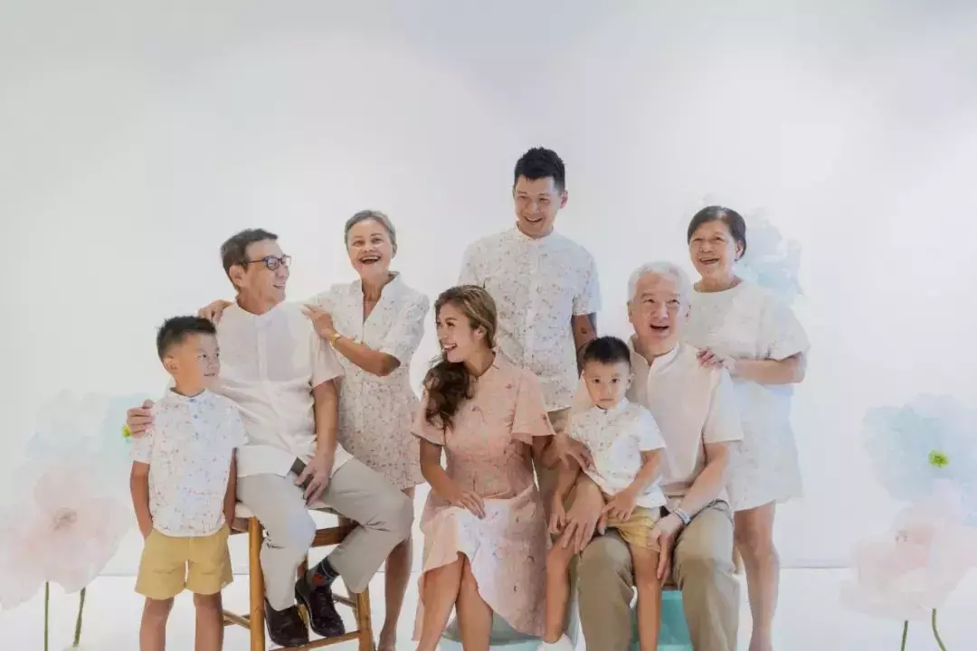 我们挖到了新加坡宝藏童装品牌,新年亲子装穿出了明星的感觉